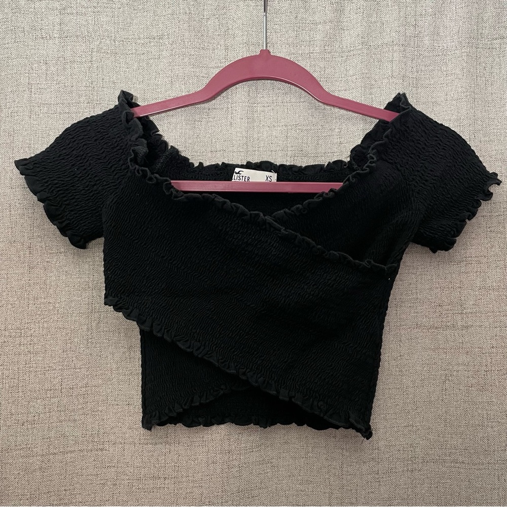 Hollister - Cropped Crossover Off-the-Shoulder Top